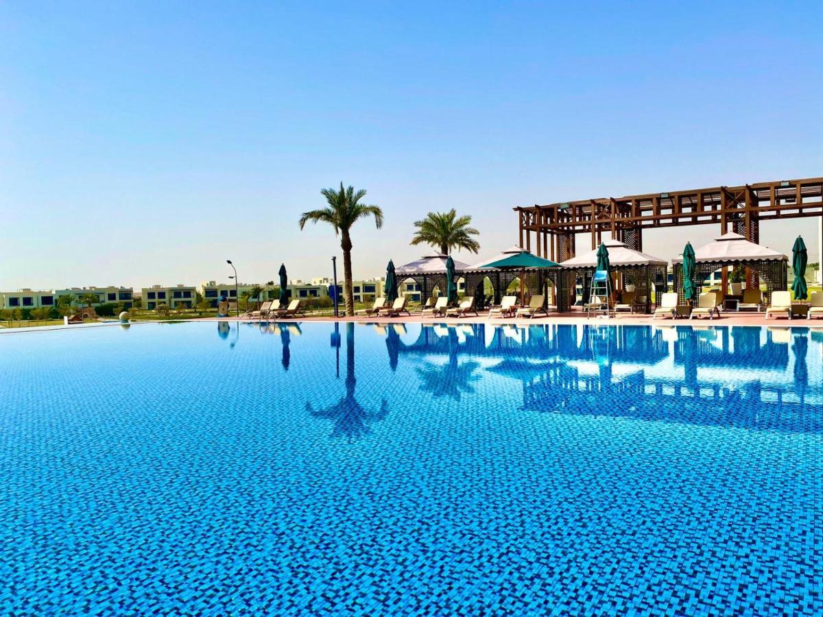 Retaj Salwa Resort & Spa Doha Buitenkant foto The swimming pool at the clubhouse