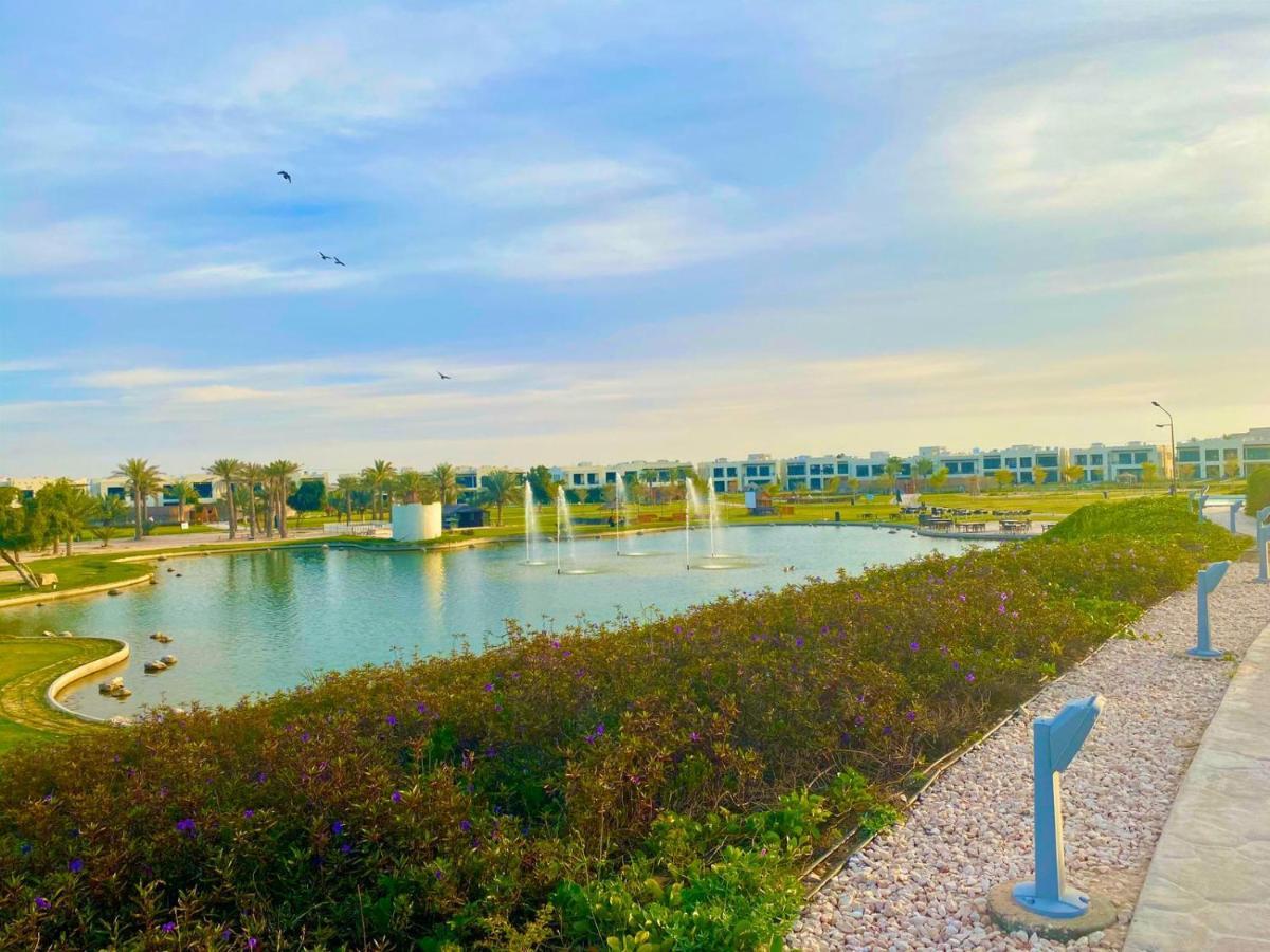 Retaj Salwa Resort & Spa Doha Buitenkant foto View of the lake at Al-Shaqra