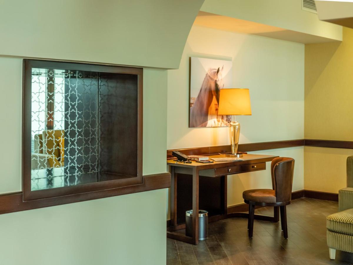 Retaj Salwa Resort & Spa Doha Buitenkant foto A room at the Inn at the Opera