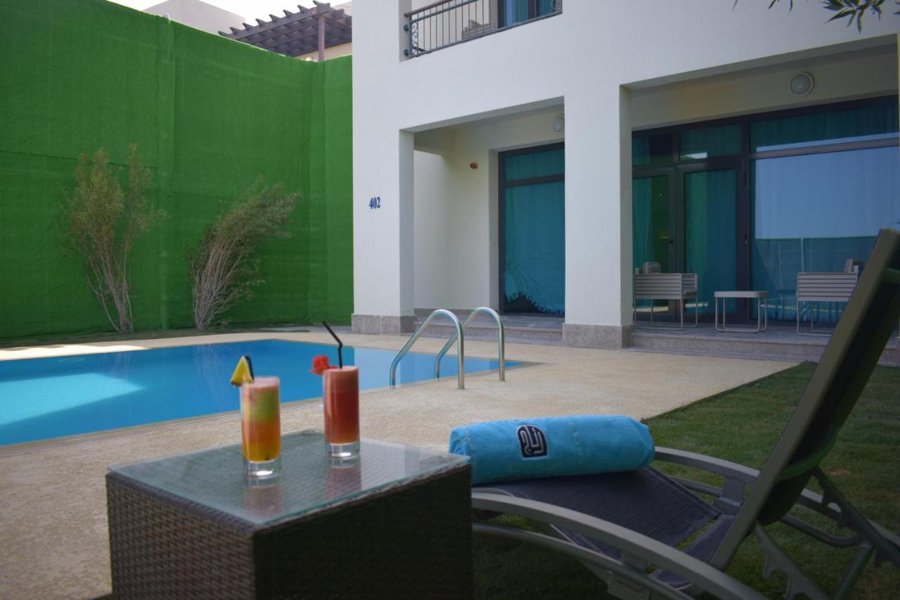 Retaj Salwa Resort & Spa Doha Buitenkant foto The swimming pool at the hotel