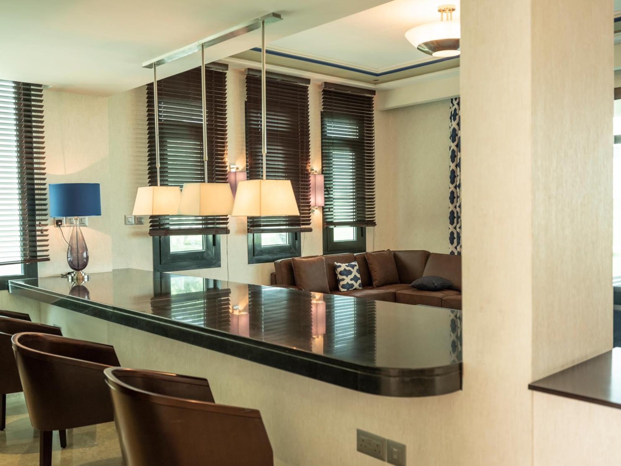 Retaj Salwa Resort & Spa Doha Buitenkant foto A modern interior
