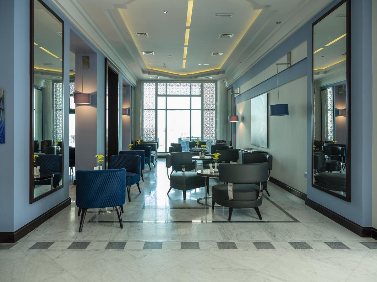 Retaj Salwa Resort & Spa Doha Buitenkant foto The lounge at the airport