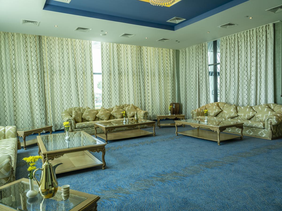 Retaj Salwa Resort & Spa Doha Buitenkant foto The lounge at the airport