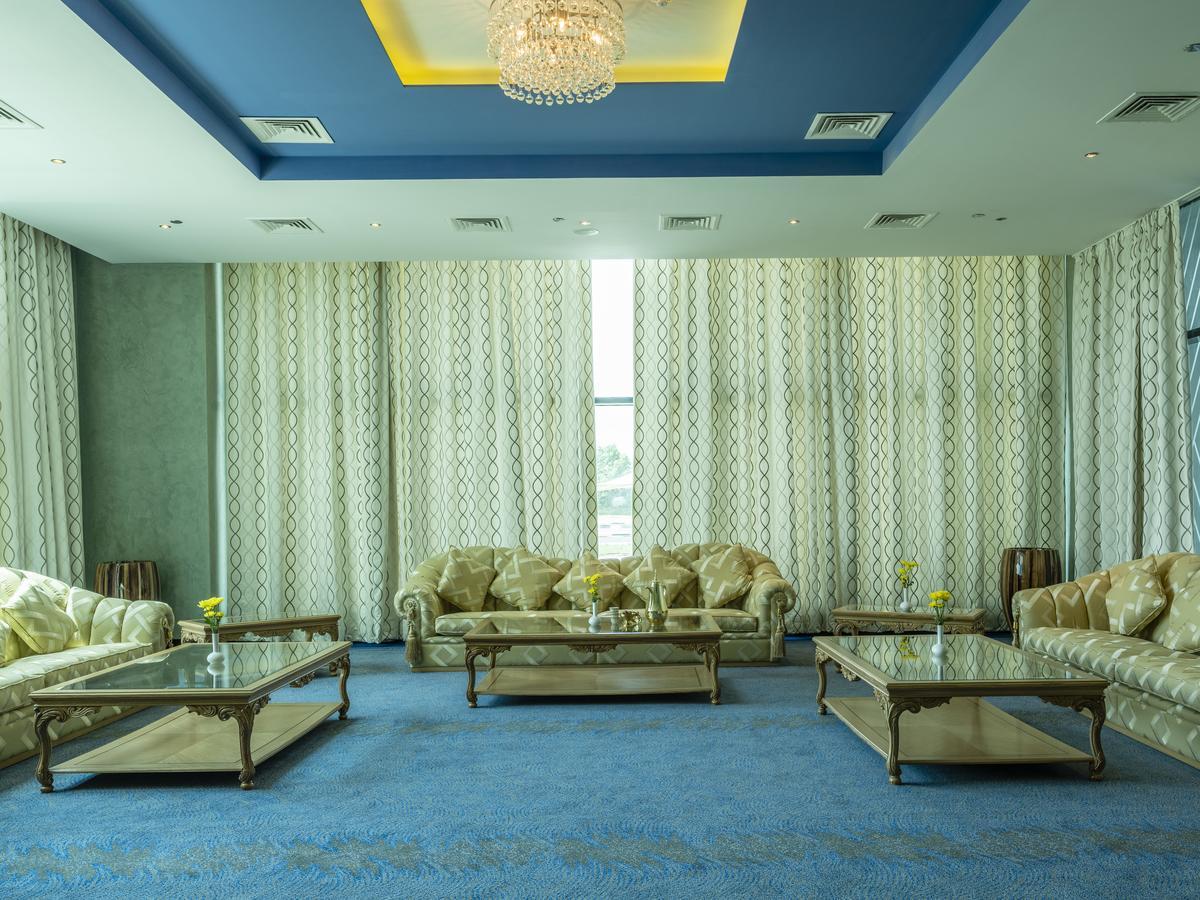 Retaj Salwa Resort & Spa Doha Buitenkant foto The VIP lounge at the airport