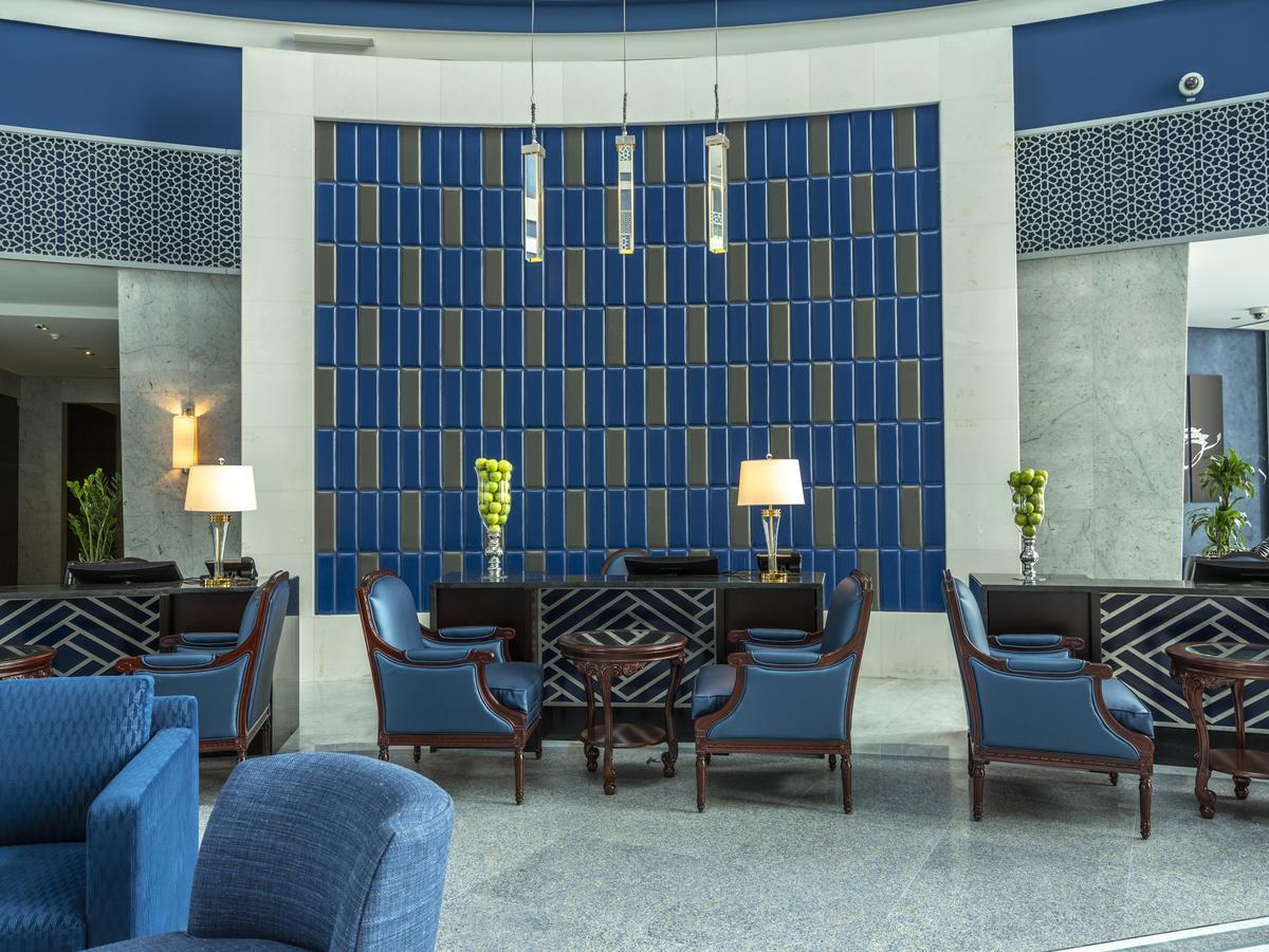 Retaj Salwa Resort & Spa Doha Buitenkant foto The lobby of the hotel