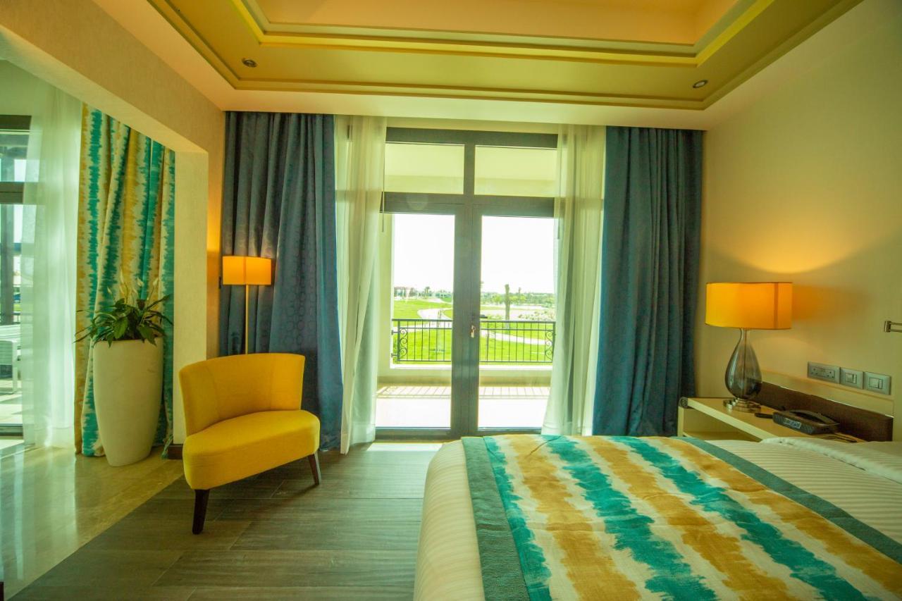 Retaj Salwa Resort & Spa Doha Buitenkant foto A bedroom at the hotel