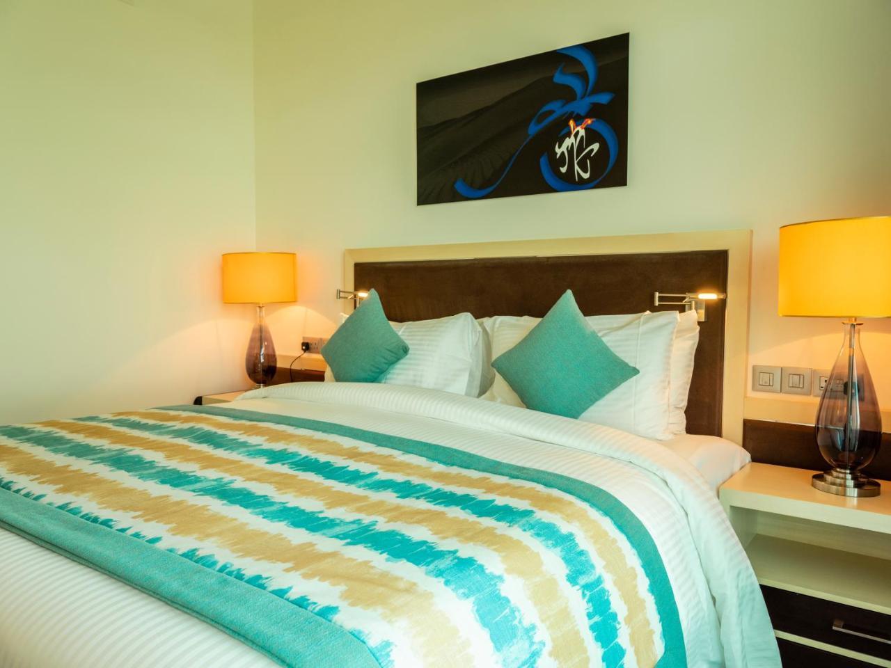 Retaj Salwa Resort & Spa Doha Buitenkant foto A bedroom at the hotel