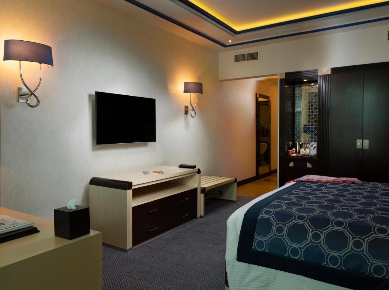 Retaj Salwa Resort & Spa Doha Buitenkant foto A room at the hotel